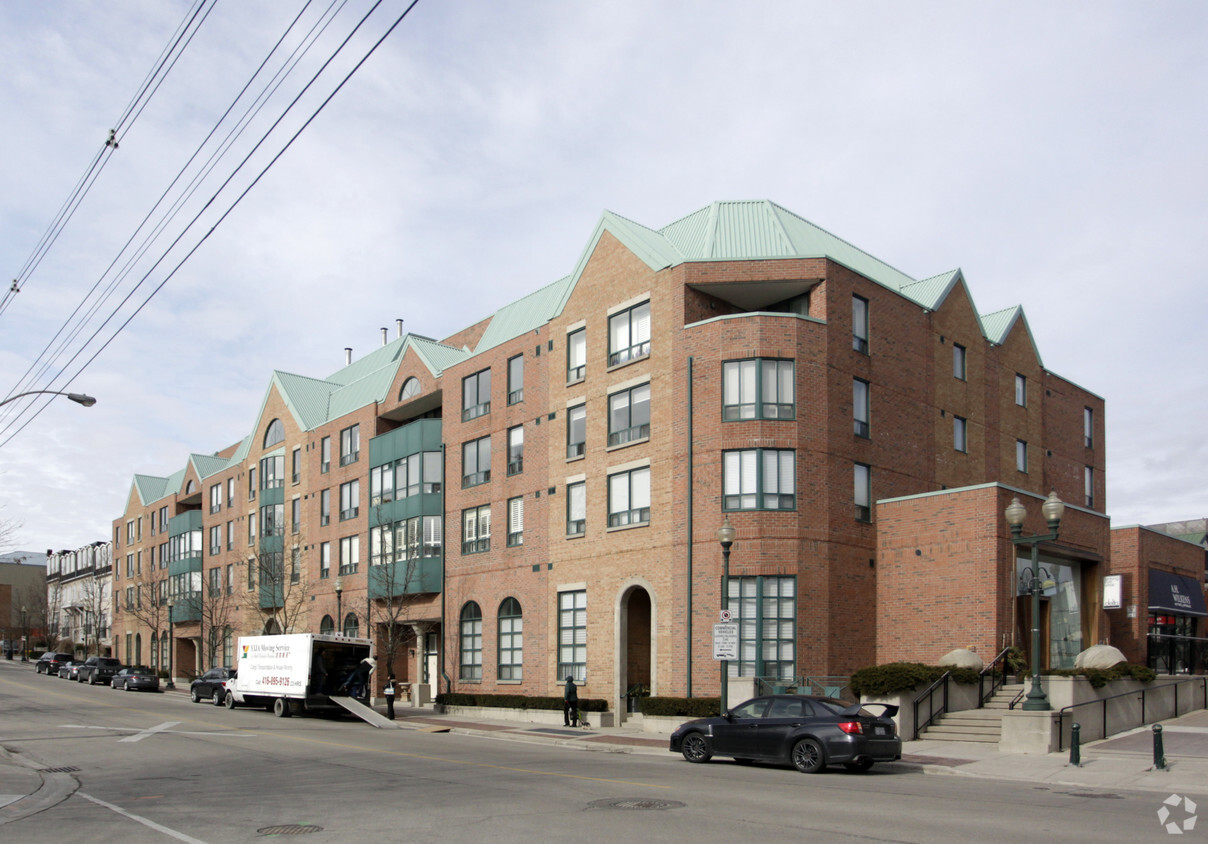 Photo du bâtiment - 210 Lakeshore Rd E