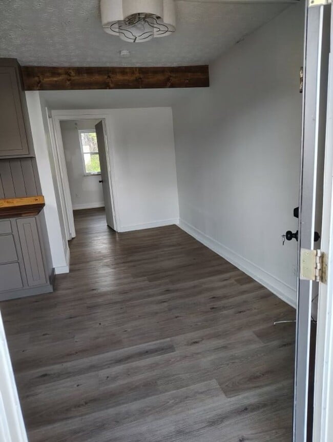 Building Photo - Knoxville 37920 - One Bedroom Ground Floor...