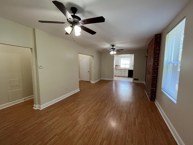 Foto del edificio - 821 Highview St
