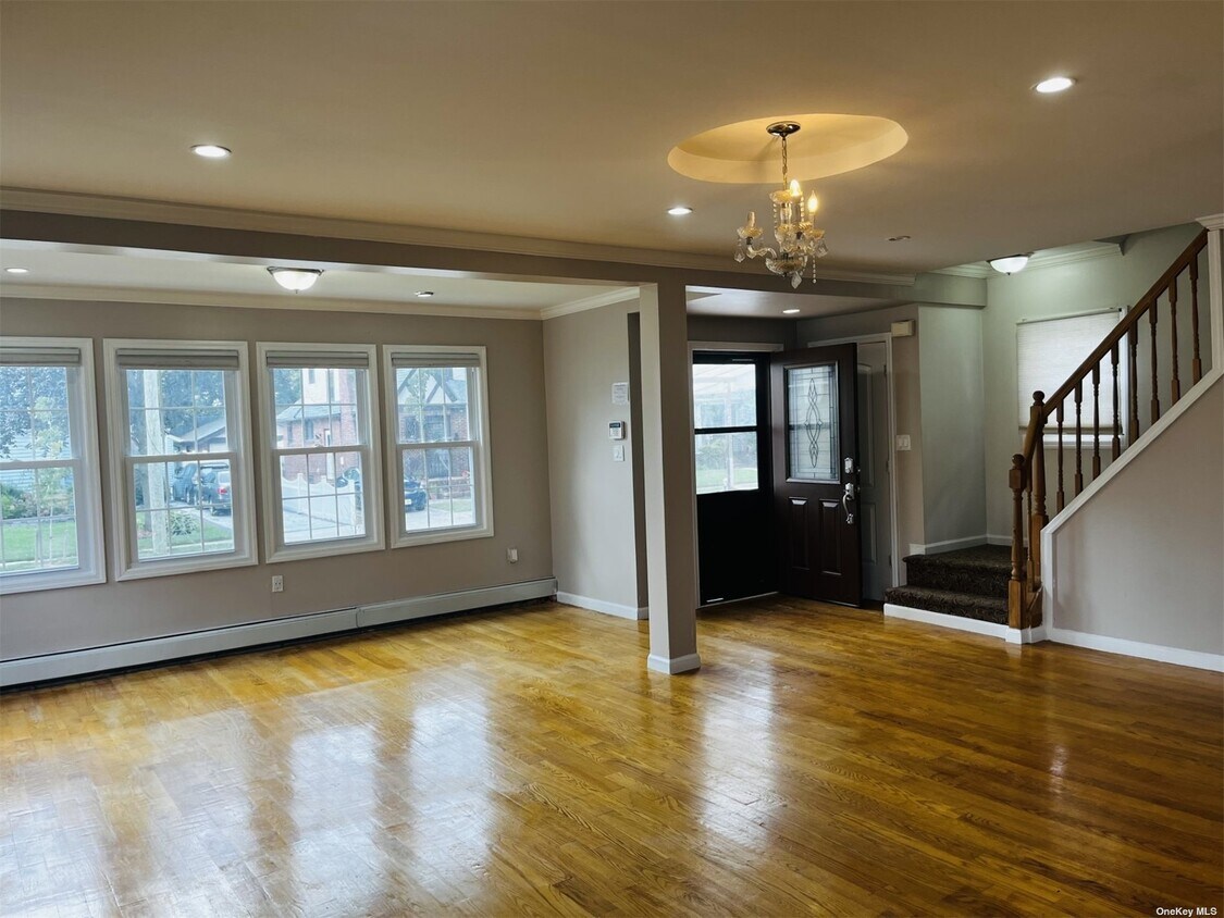 Building Photo - 109 N Cottage St