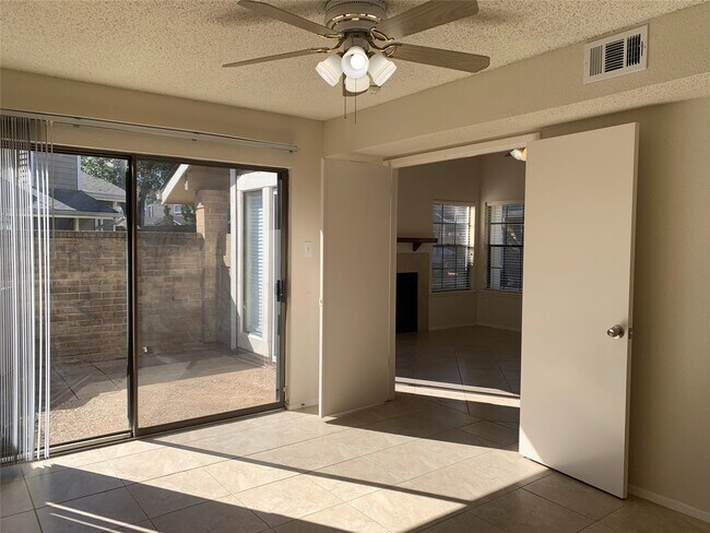 Foto del edificio - 2710 Grants Lake Blvd