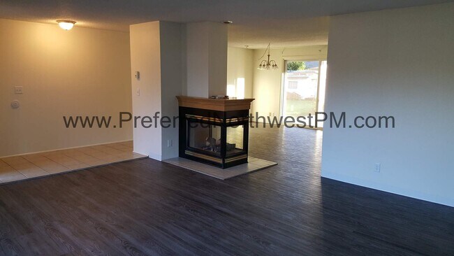 Building Photo - Beautiful 4 bedroom house off River Road!