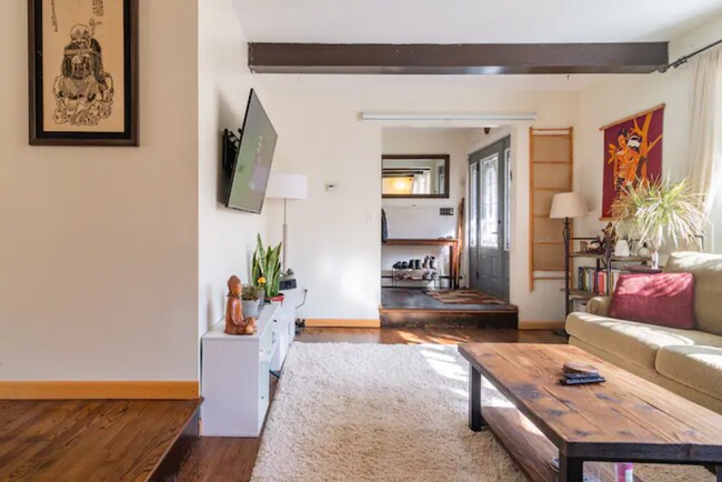 Foto del edificio - 22 Whitney Dr