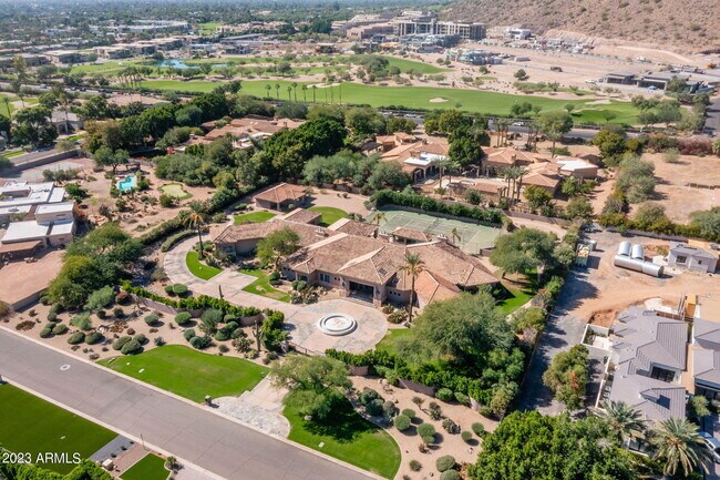 Foto del edificio - 5102 N Wilkinson Rd