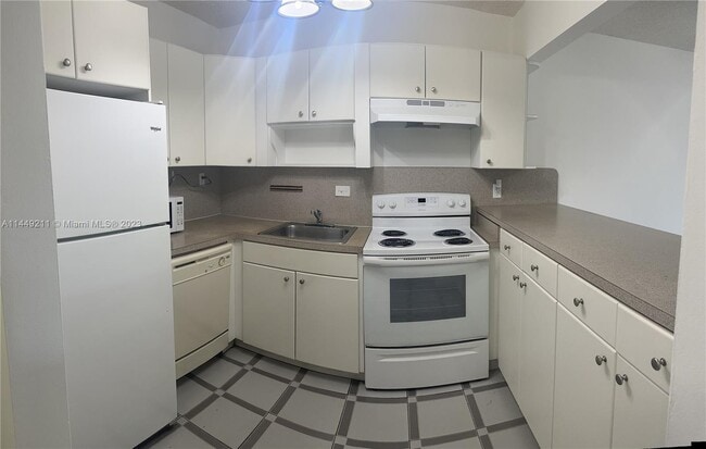 Foto del edificio - 8990 SW 24th St