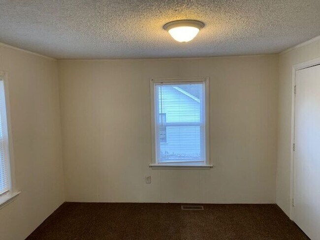 Foto del edificio - 807 Evening Shade Ln