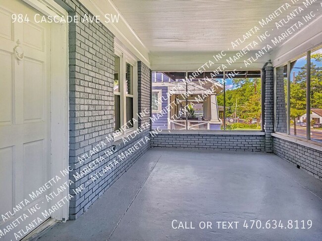 Building Photo - 984 Cascade Ave SW