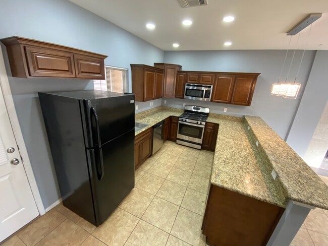 Building Photo - Beautiful Home!
