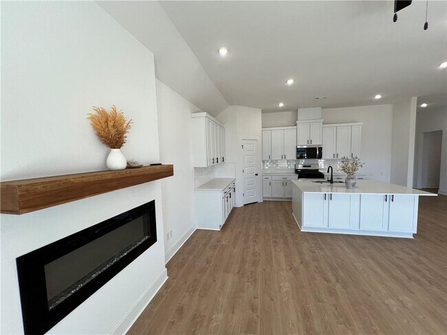 Building Photo - 7004 E Sugarloaf St