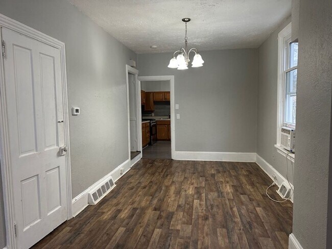 Foto del edificio - 737 Girard St