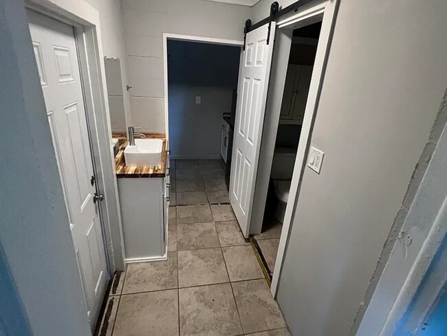 Foto del edificio - 1240 Levy Ave