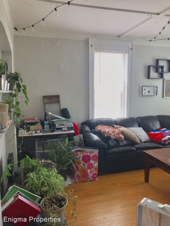 Building Photo - 2828 N Fratney St