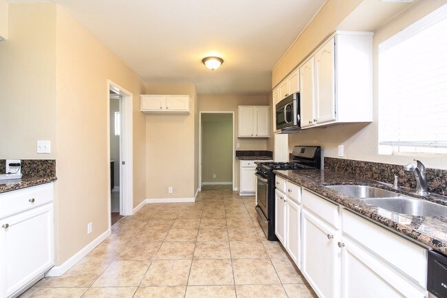 Foto del edificio - 6754 Karen Ln