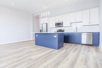 Building Photo - 2402 W Carmen Ave