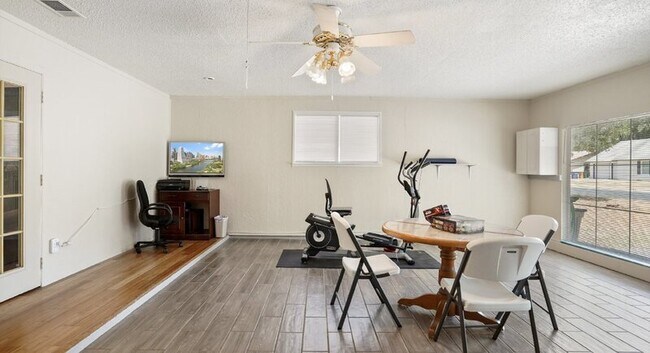 Foto del edificio - 4611 Cedargrove Dr