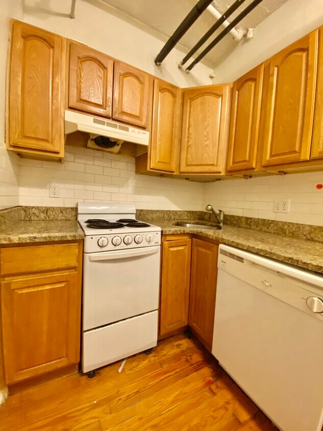 Primary Photo - 70 Saint Stephen St