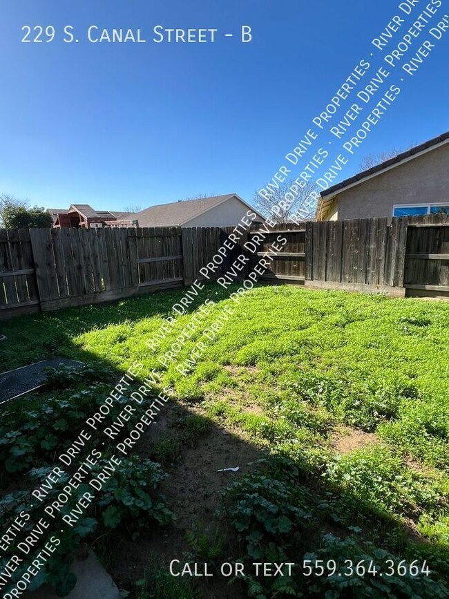 Building Photo - Beautiful Three Bedroom Condo