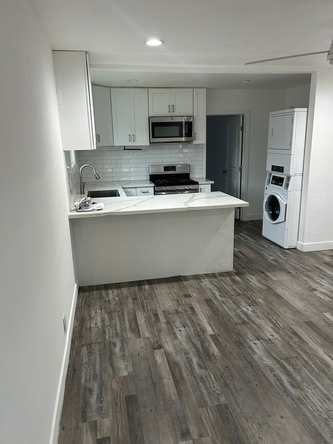 Building Photo - 4600 W 170th St