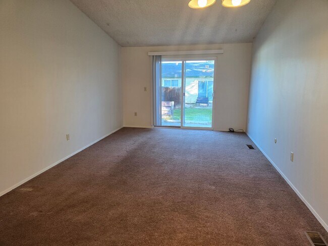 Foto del edificio - Eastland Duplex