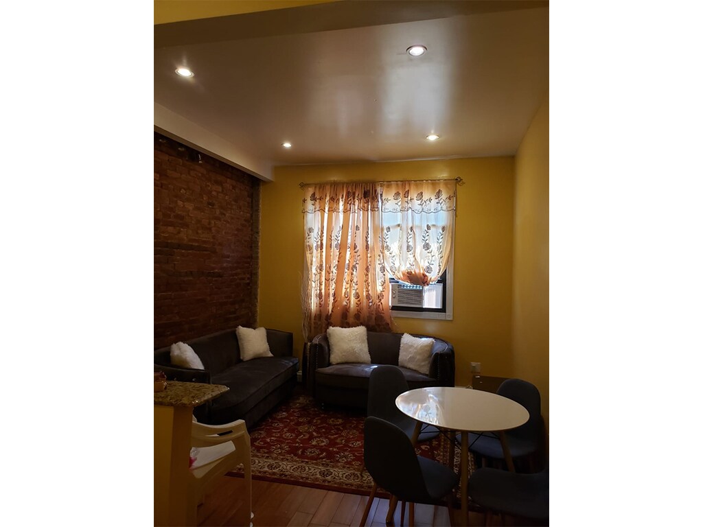 Building Photo - 1633 St Johns Pl