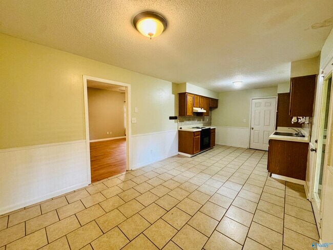 Foto del edificio - 104 Cotton Hill Rd