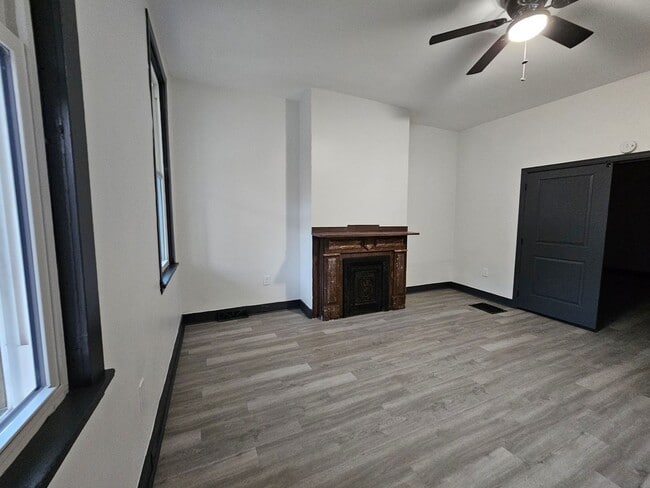 Building Photo - 1155 Buente St