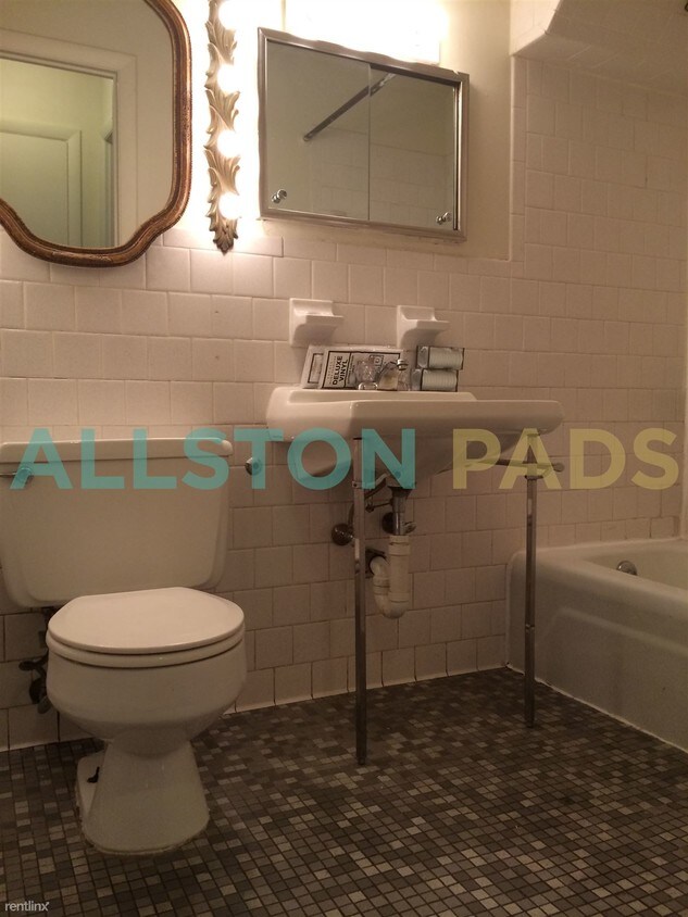 Building Photo - 8 Gerald Rd