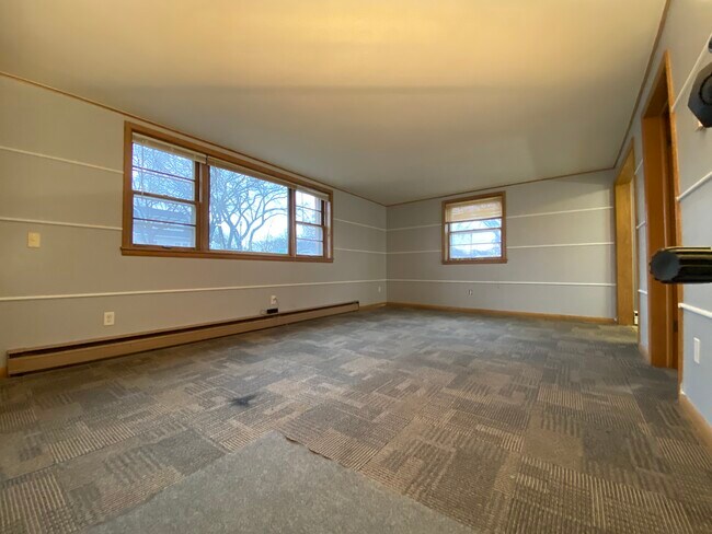Building Photo - 1340 13th Ave S