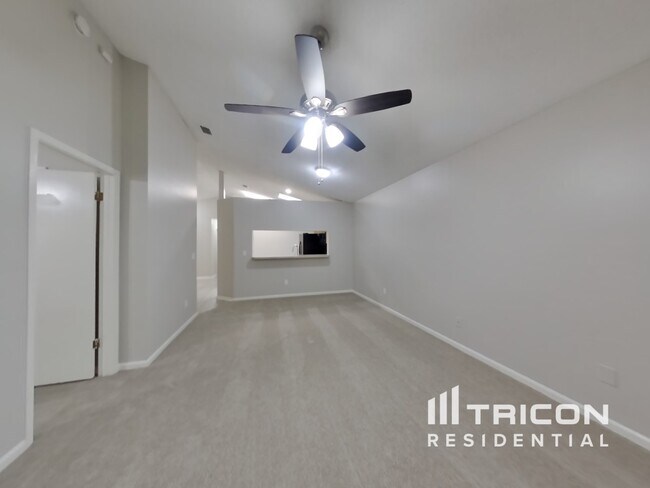 Building Photo - 2600 Malibu Cir