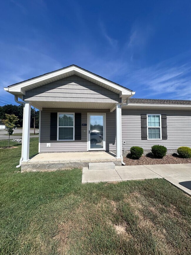 Building Photo - 400 Sanderson Dr