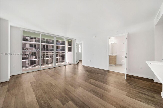 Foto del edificio - 1756 N Bayshore Dr