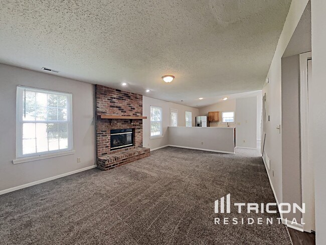 Building Photo - 2343 Rolling Oak Dr