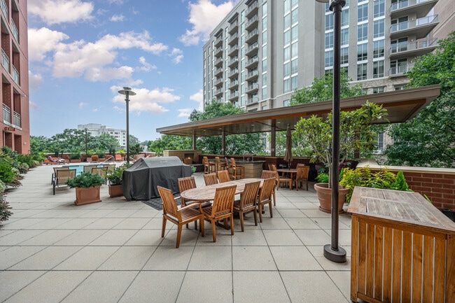 Foto del edificio - 701 Royal Ct