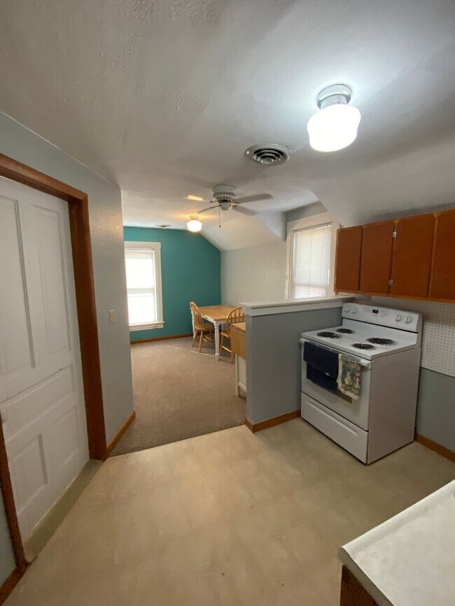 Foto del edificio - 1115 McClellan St