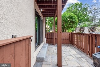 Building Photo - 1635 Valencia Way