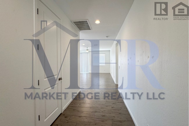 Building Photo - 3Bed/2Bath Home in Scottsdale w/ 2 Car Gar...