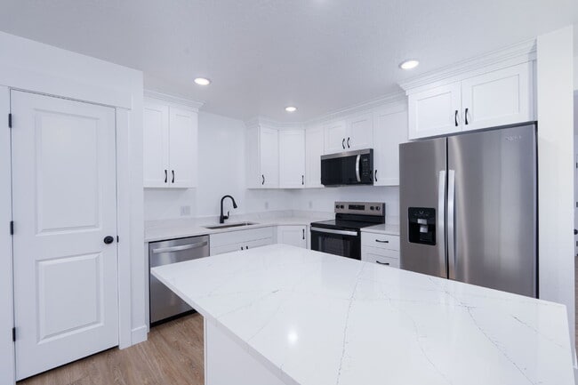 Foto del edificio - Spacious Vernal Home in Desirable Location