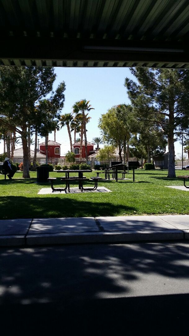 Foto del edificio - We Pay Referrals - A Move-In Ready Condo!