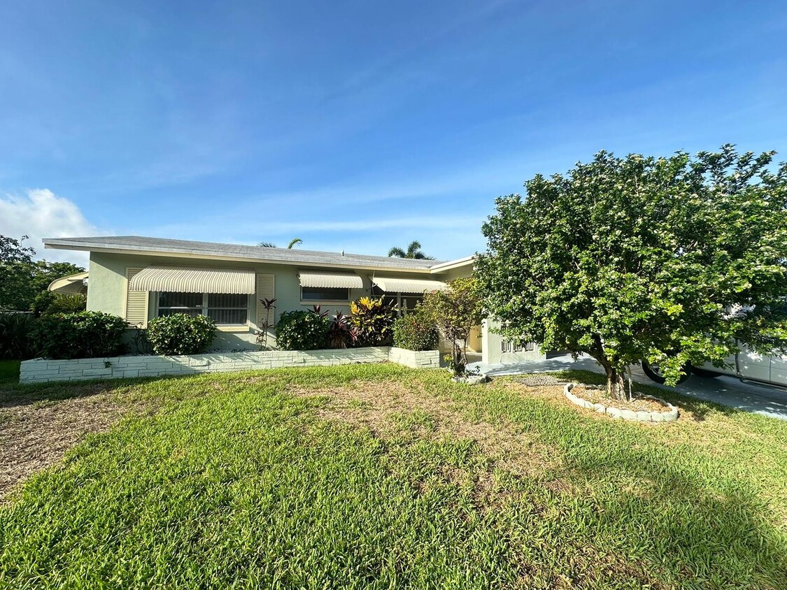 Primary Photo - 55+ Community Tamarac Single Family 2 bedr...