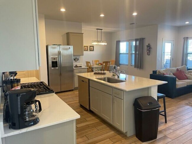 Foto del edificio - Beautiful Move-In Ready Two-Story Home in Silverbell Crossing!