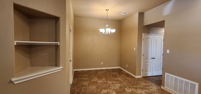 Building Photo - Beautiful 2 Bedroom / 2 Bath Duplex – Off ...