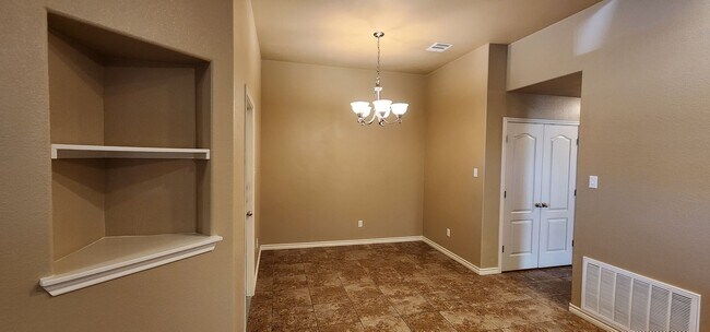 Foto del edificio - Beautiful 2 Bedroom / 2 Bath Duplex – Off ...