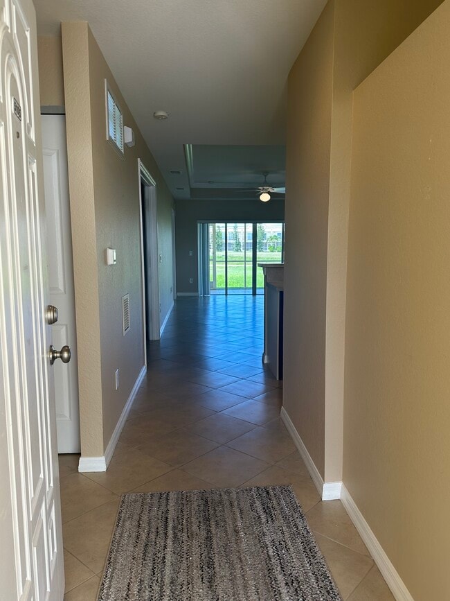 Building Photo - 1235 Saxony Cir