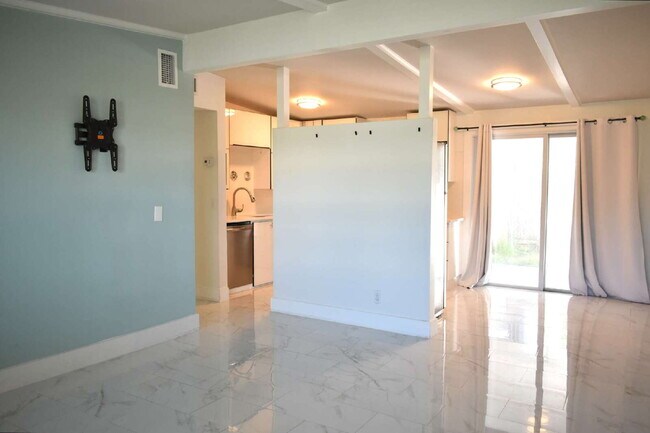 Building Photo - Coastal Living | Updated Duplex Unit