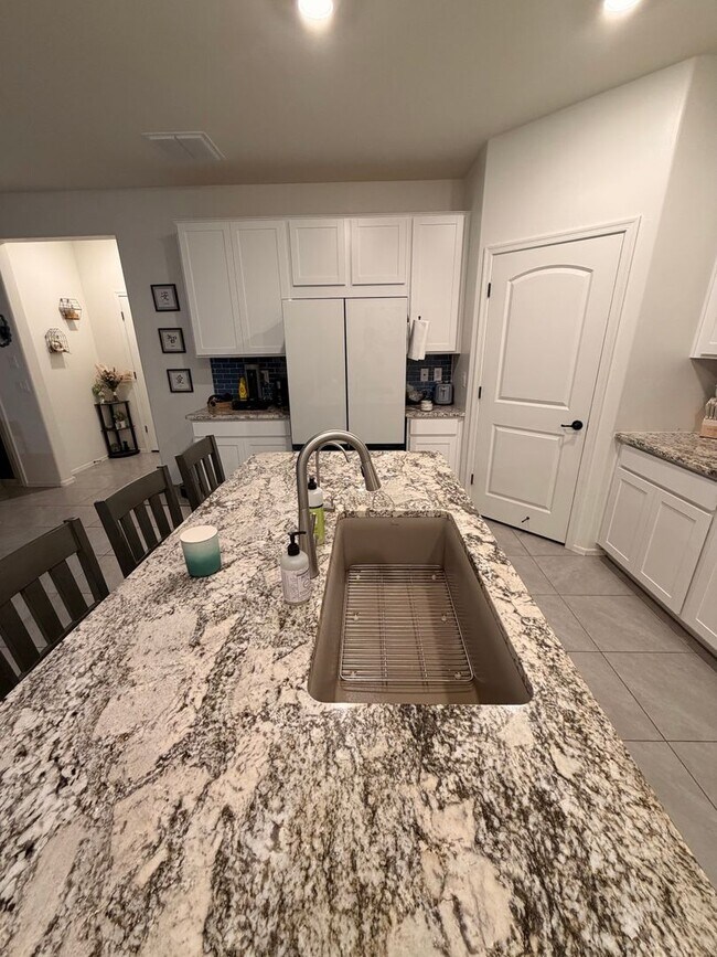 Building Photo - 9020 E Pantano Bluff Dr
