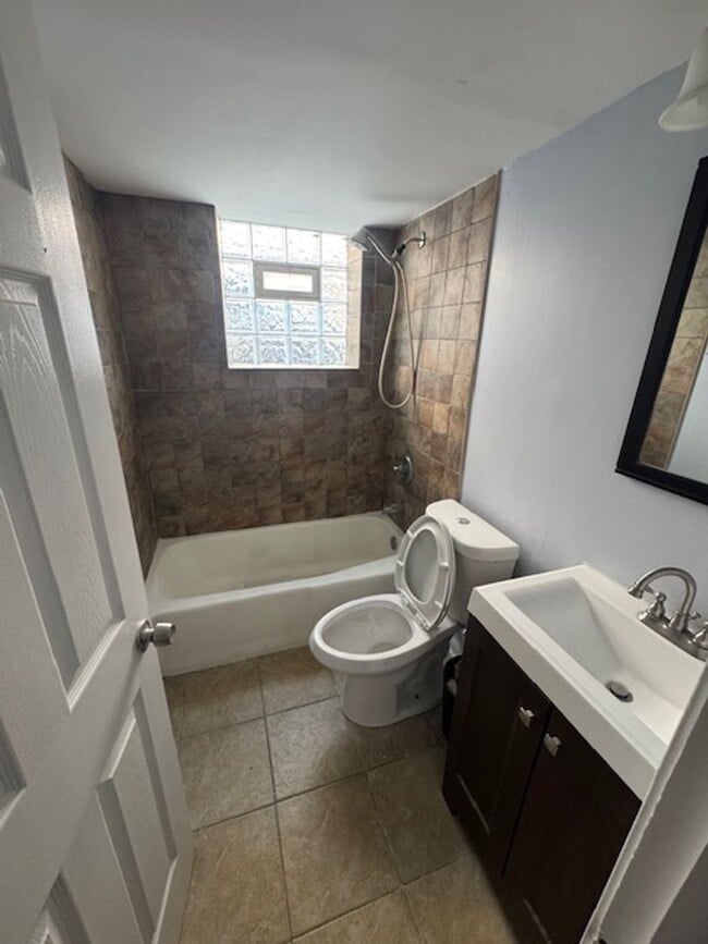 Building Photo - 339 Yates Ave