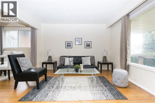 Building Photo - 358 Adelaide Ave E