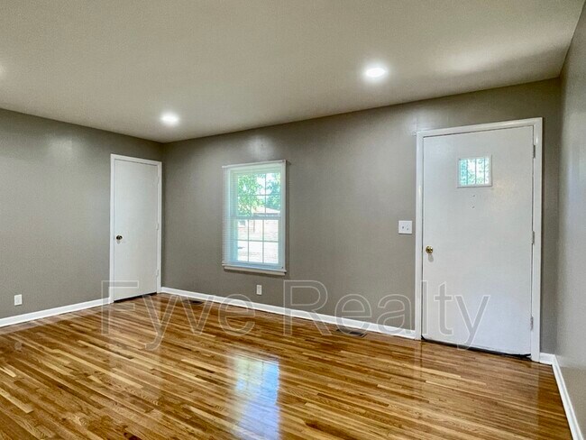 Building Photo - 3813 Atwell Dr