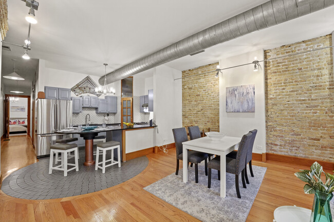 Foto del edificio - 1338 W Madison St