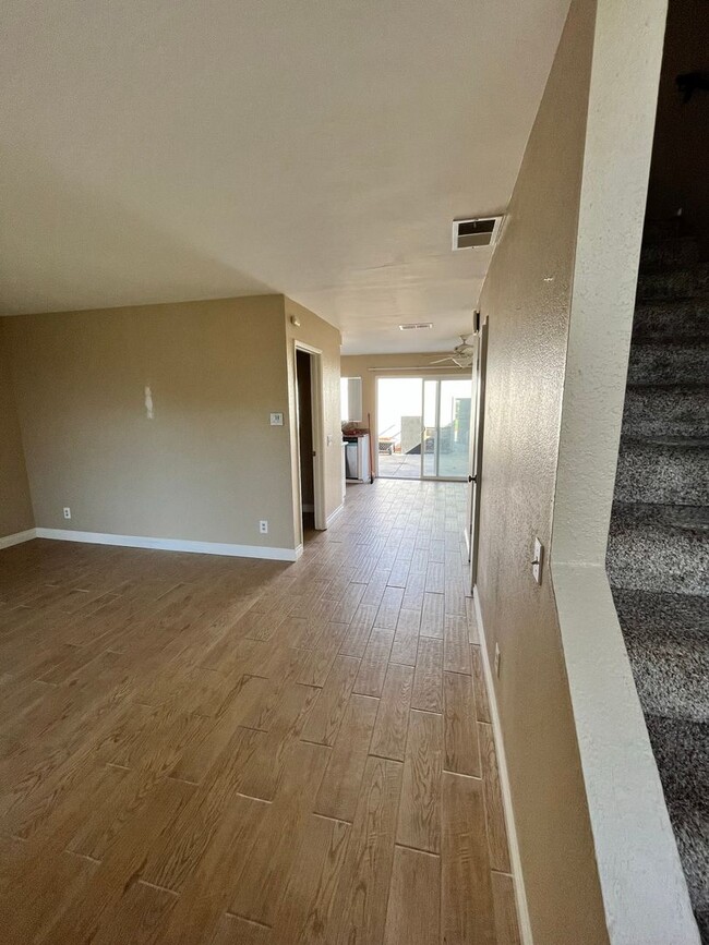 Foto del edificio - Spacious 3-Bedroom Townhome in Beautiful O...